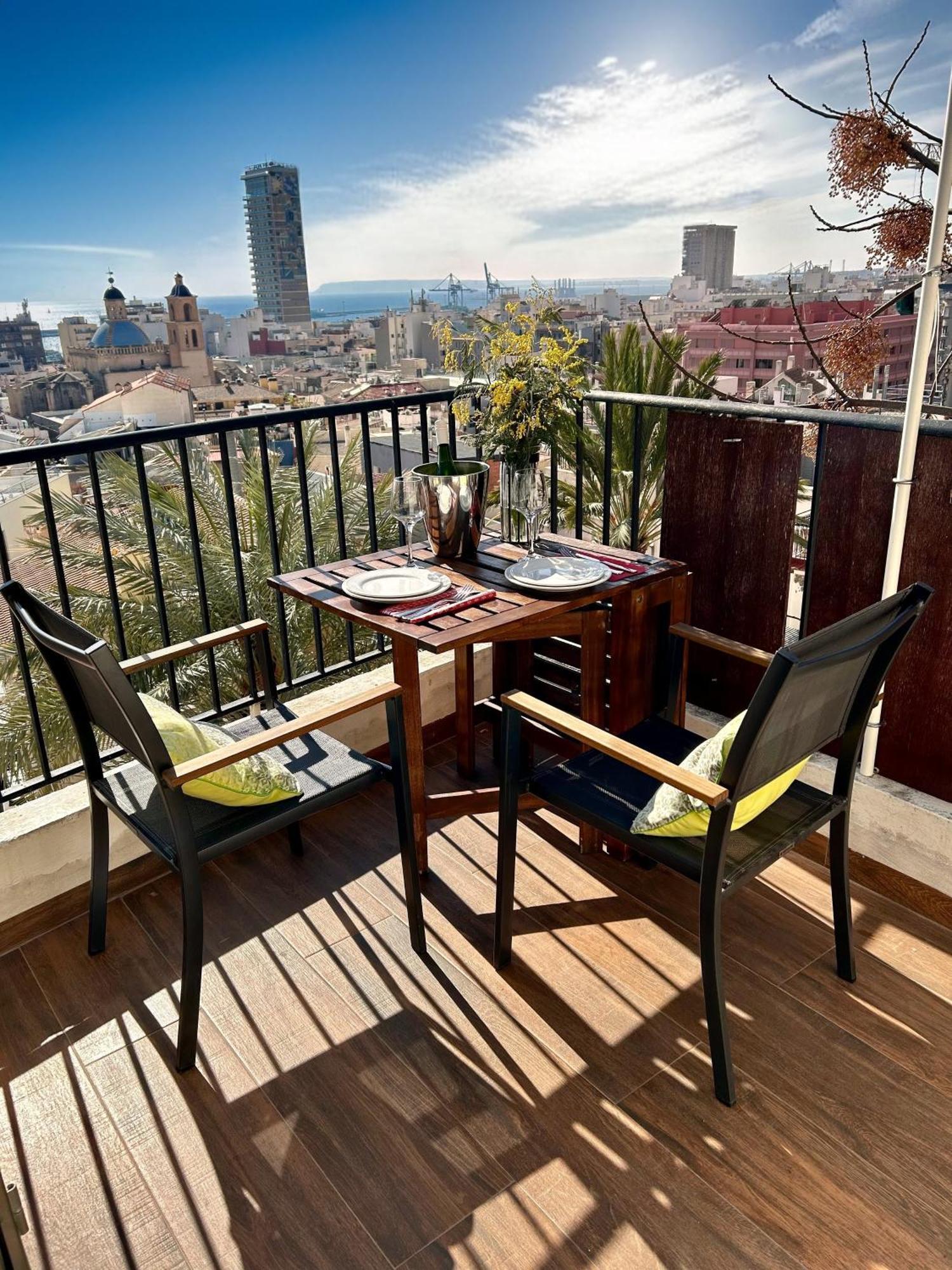 Charming House In The Historic Old Town Villa Аликанте Екстериор снимка